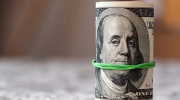 تراجع جديد.. سعر الدولار مقابل الجنيه في البنوك خلال تعاملات الإثنين بمصر